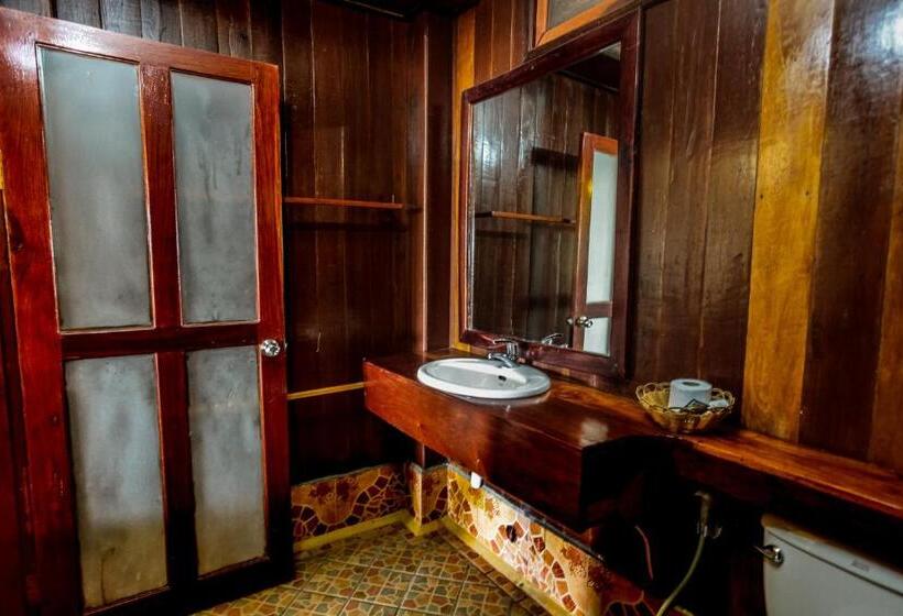 Deluxe room with river view, Bontai Resort, Don Khon