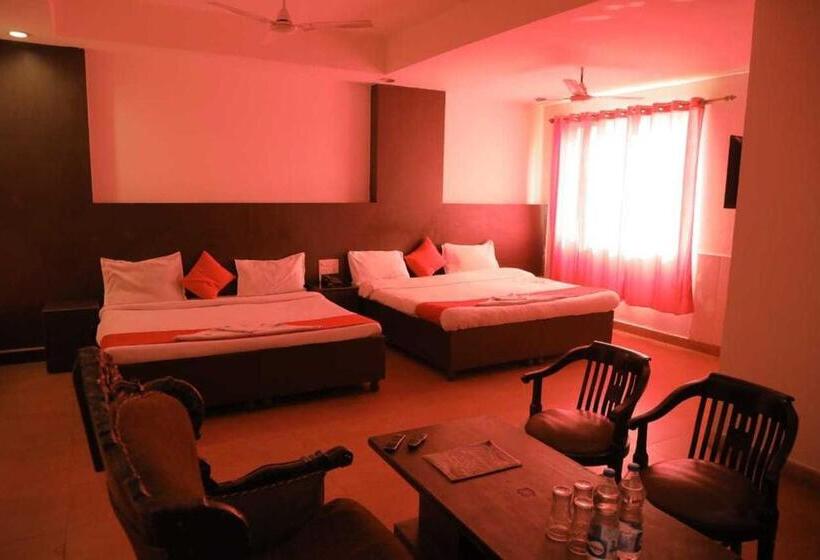 トリプルクラシックルーム, Collection O 81064 Drive In