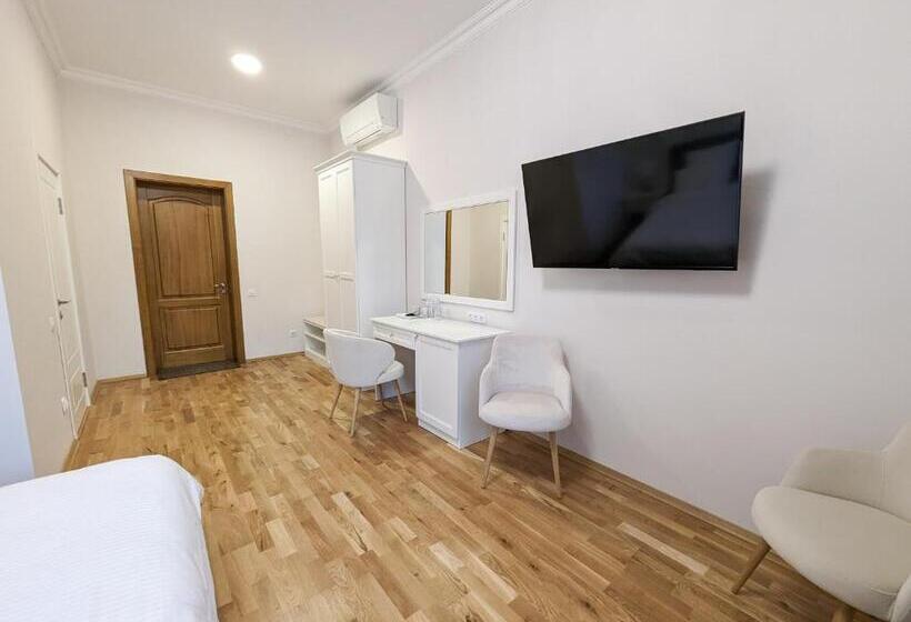 اتاق استاندارد, Kyiv Honchara