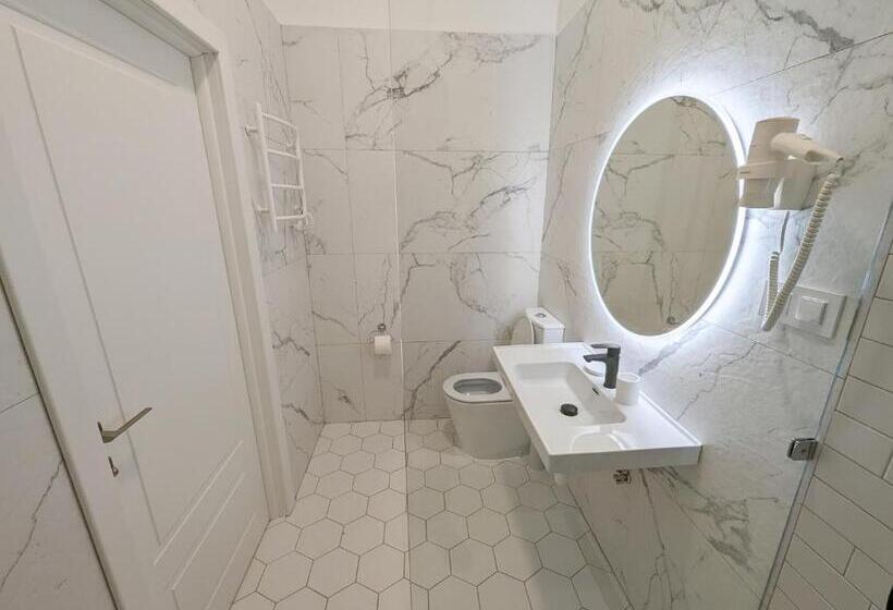 اتاق لوکس, Kyiv Honchara