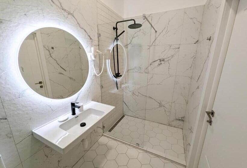 اتاق لوکس, Kyiv Honchara