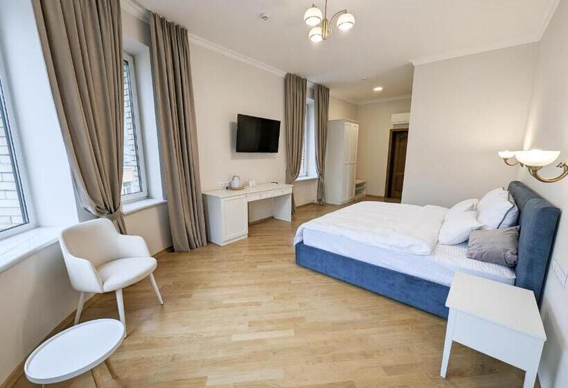 اتاق لوکس, Kyiv Honchara