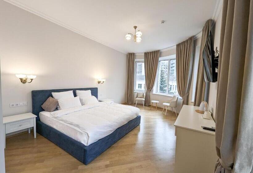 اتاق لوکس, Kyiv Honchara