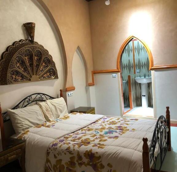 اتاق استاندارد یک نفره, Restaurant Hollywood Africa