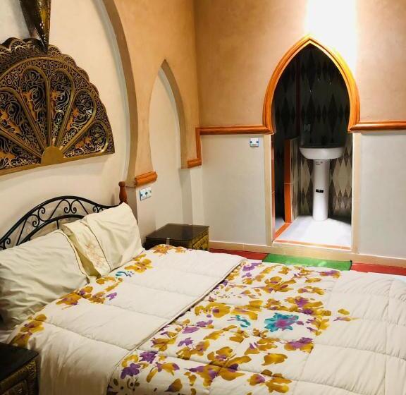 اتاق استاندارد یک نفره, Restaurant Hollywood Africa