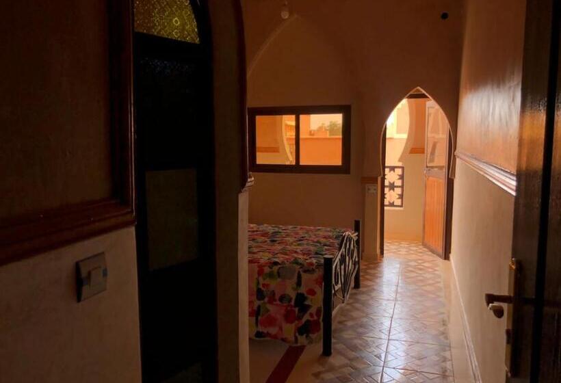 اتاق استاندارد, Restaurant Hollywood Africa