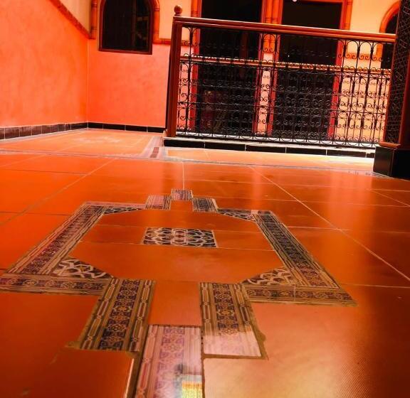 اتاق استاندارد, Restaurant Hollywood Africa