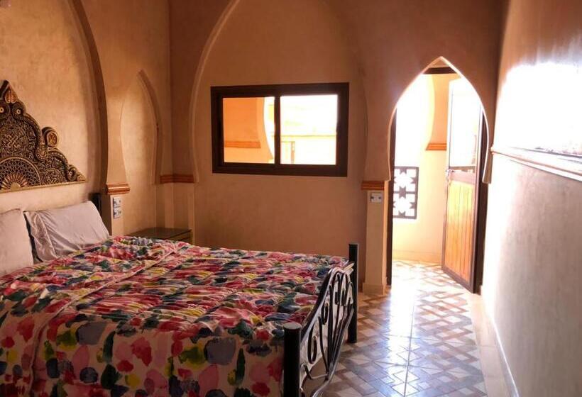 اتاق استاندارد سه نفره, Restaurant Hollywood Africa