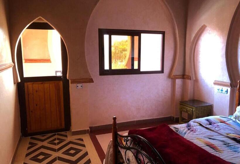 اتاق استاندارد سه نفره, Restaurant Hollywood Africa