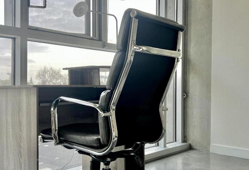 １ベッドルームペントハウスアパート, Luxury 2 Level Condo W/ Washer & Dryer