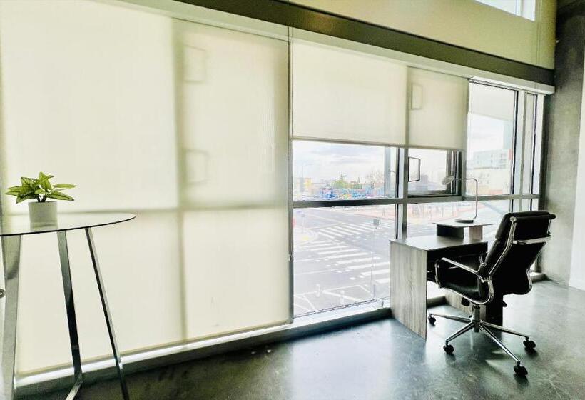 １ベッドルームペントハウスアパート, Luxury 2 Level Condo W/ Washer & Dryer