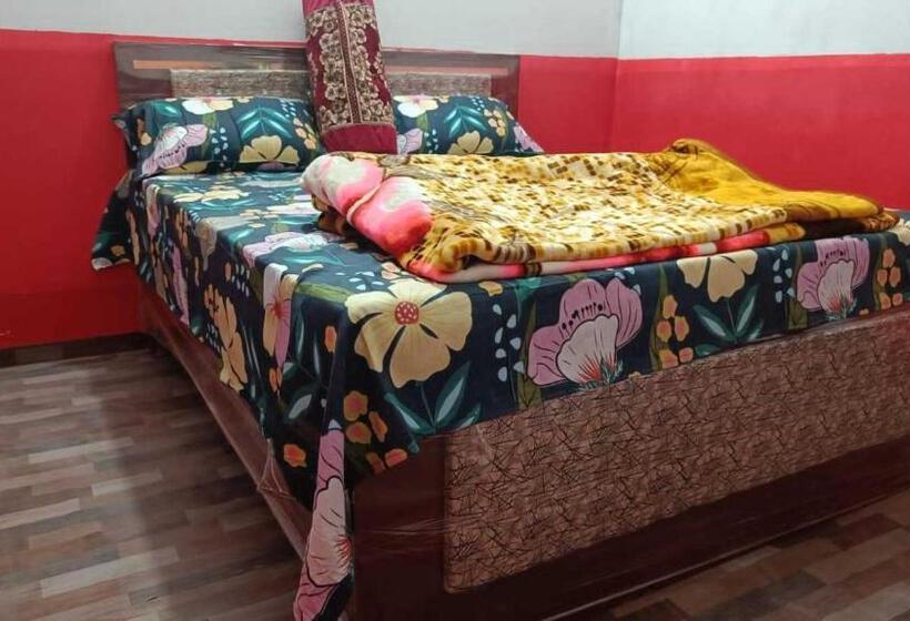 Трехместный Номер Классика, Spot On Spotlight Inn Hotel And Restaurant