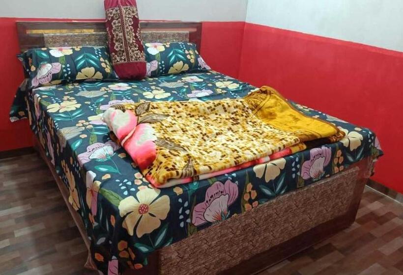 Трехместный Номер Классика, Spot On Spotlight Inn Hotel And Restaurant