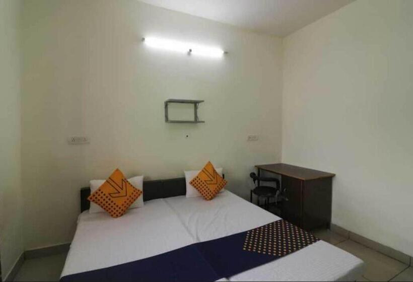 Трехместный Номер Классика, Spot On Spotlight Inn Hotel And Restaurant