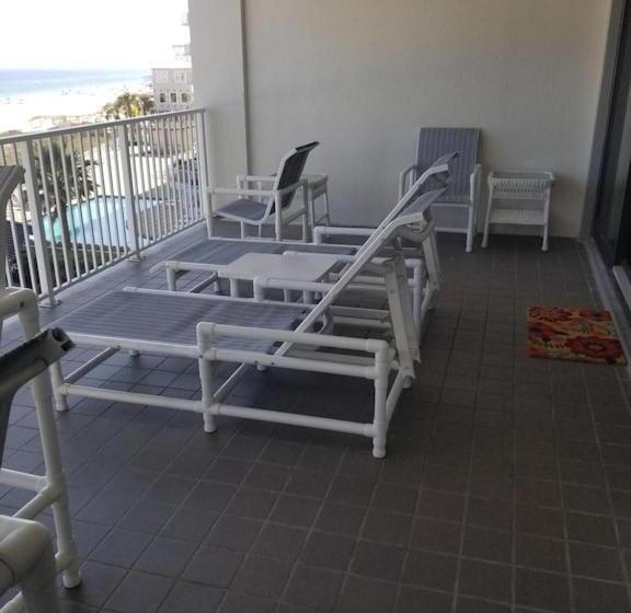 דירת חדר נוף לים, Windward Pointe   404   Amazing Views Huge Balcony 3 Bed