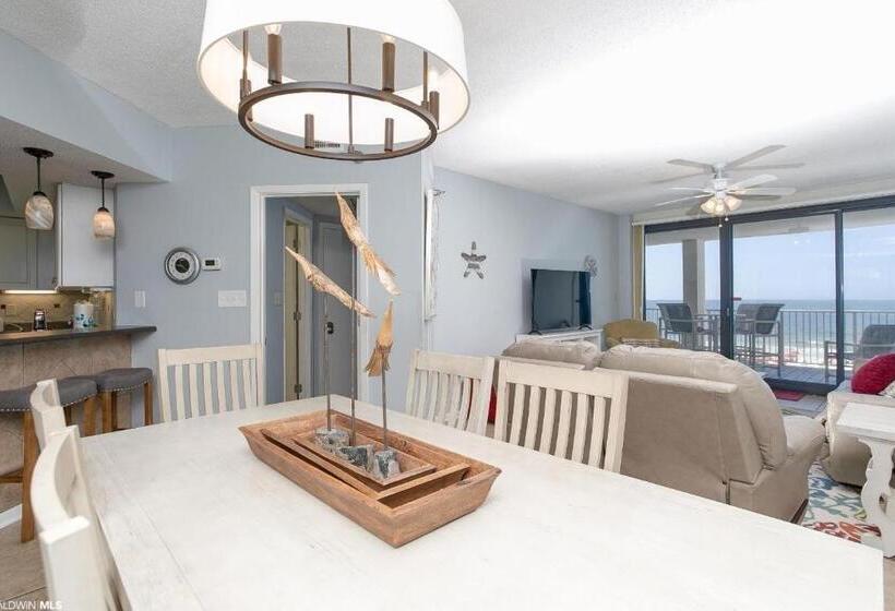 דירת חדר נוף לים, Windward Pointe   404   Amazing Views Huge Balcony 3 Bed