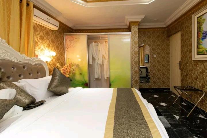 سوئیت با تخت بزرگ, Ag Hotel And Suites