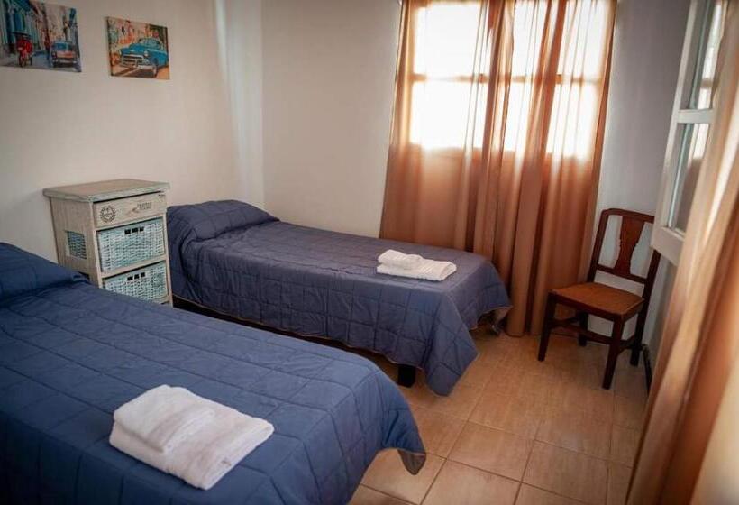 غرفة قياسية رباعية, Entre Viñas