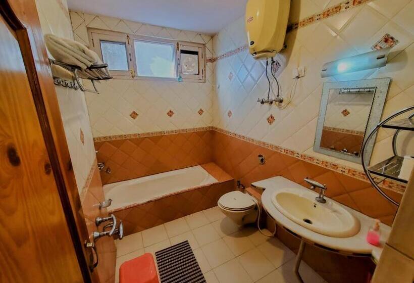 Номер Стандарт с Балконом, Cedar Cottage