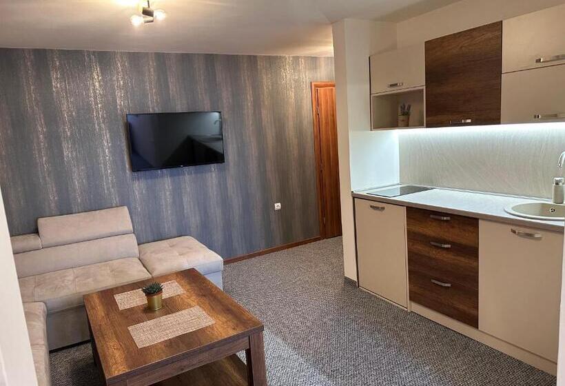 استودیو خانوادگی, Pansion Zlatna Zita