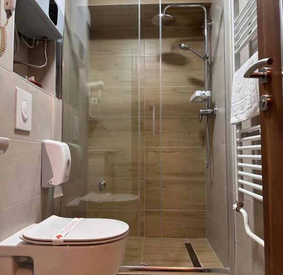 استودیو خانوادگی, Pansion Zlatna Zita