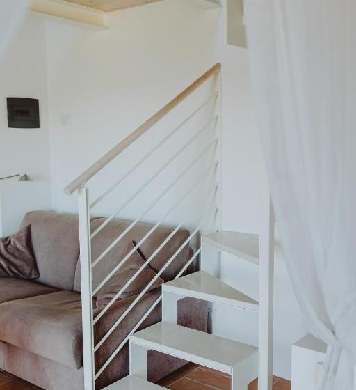 חדר סטנדרט לשלושה, Pratelli6