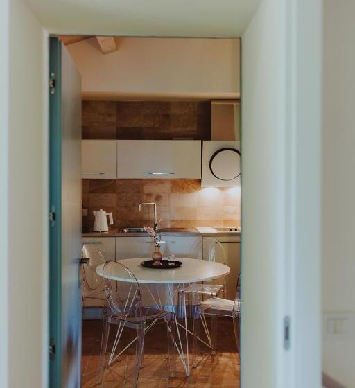 סטודיו משפחתי, Pratelli6