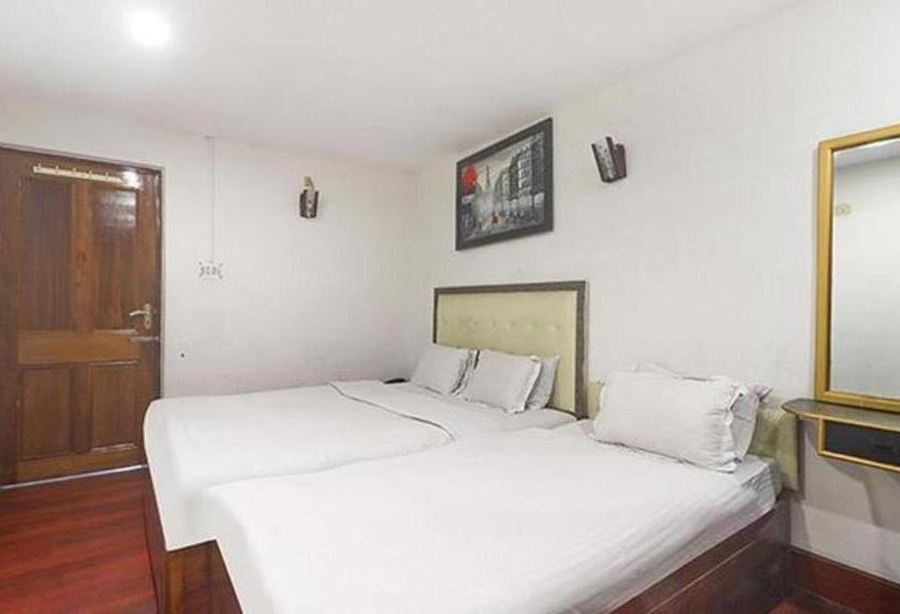 Executive Triple, Treebo Trend Meylong Hills