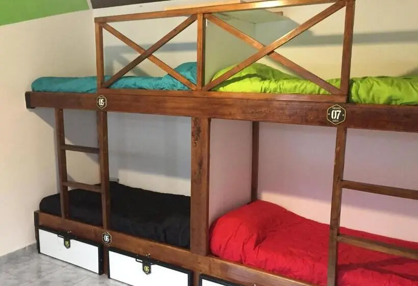 Standard Neljän Hengen Huone, Hostel De La Plaza