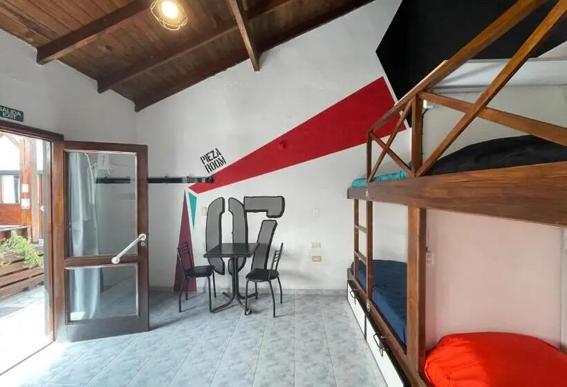 Perhehuone, Hostel De La Plaza