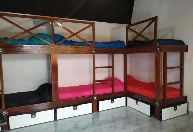Perhehuone, Hostel De La Plaza