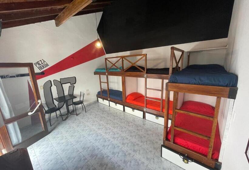 공동 객실, Hostel De La Plaza