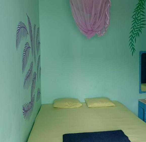 اتاق استاندارد سه نفره, Blue Bird Village