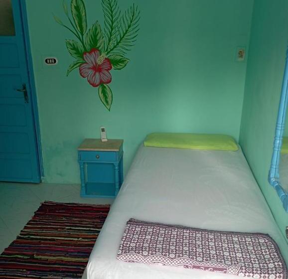 اتاق استاندارد با سرویس بهداشتی مشترک, Blue Bird Village