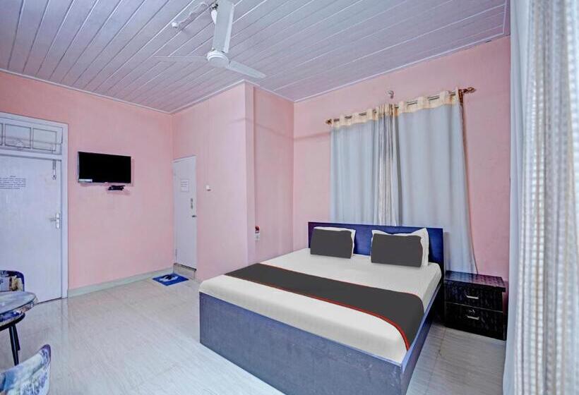 اتاق کلاسیک سه تخته, Collection O D Trinayan Suites