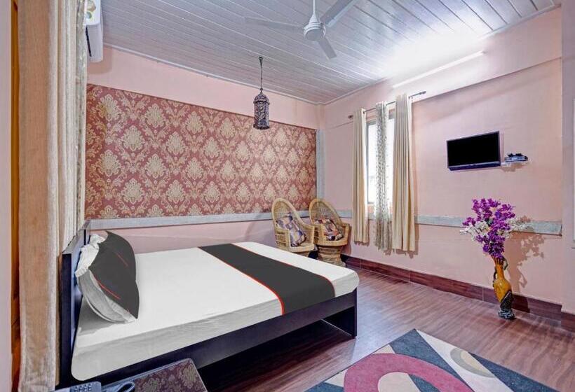 اتاق کلاسیک سه تخته, Collection O D Trinayan Suites