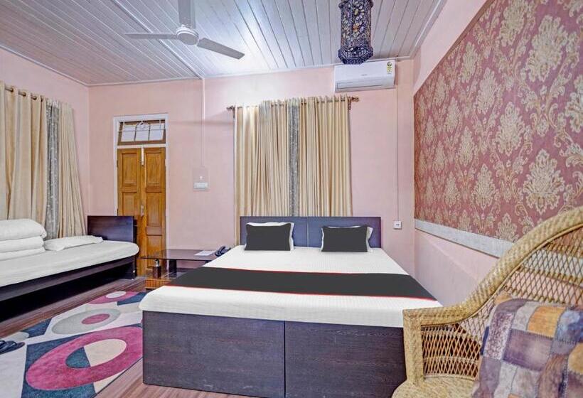 اتاق کلاسیک سه تخته, Collection O D Trinayan Suites