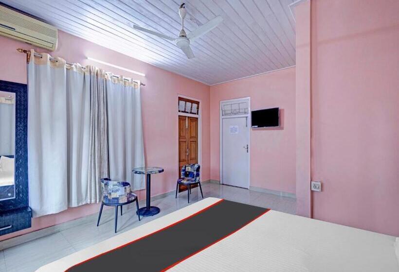 اتاق کلاسیک سه تخته, Collection O D Trinayan Suites