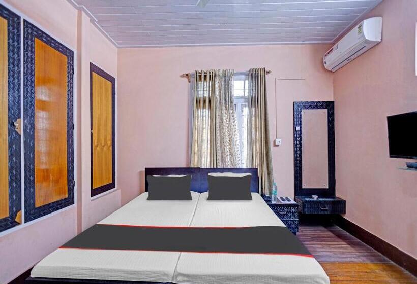 اتاق کلاسیک سه تخته, Collection O D Trinayan Suites