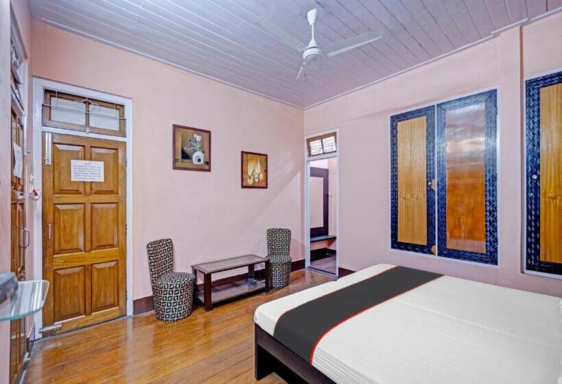 اتاق کلاسیک سه تخته, Collection O D Trinayan Suites