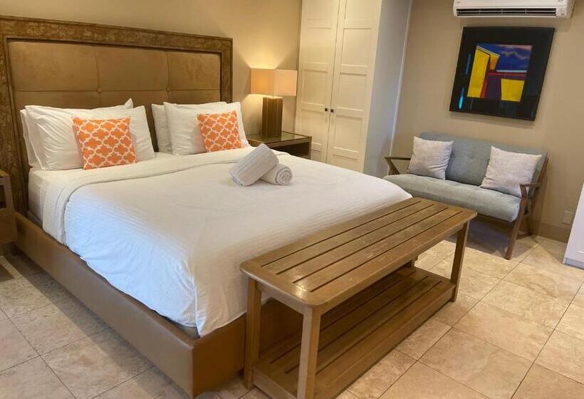 سوئیت با وان آب گرم, El Noa Noa