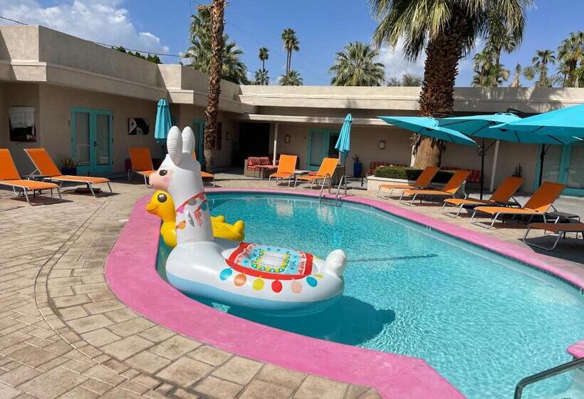 سوئیت با وان آب گرم, El Noa Noa