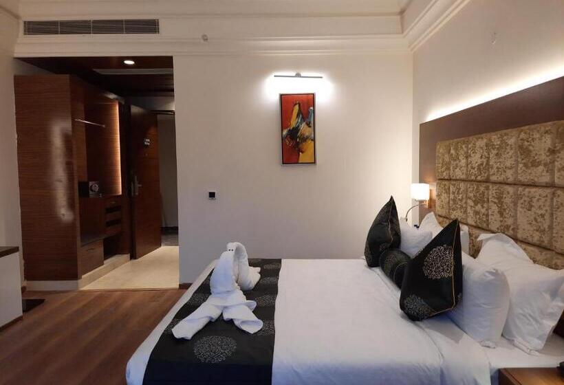 Номер Стандарт Вид на Озеро, Jay Clarks Exotica