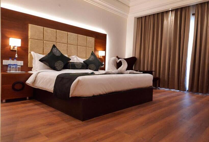 Номер Стандарт Вид на Озеро, Jay Clarks Exotica