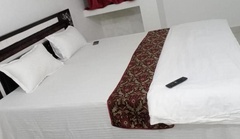 Трехместный Номер Классика, Oyo Sweet Home