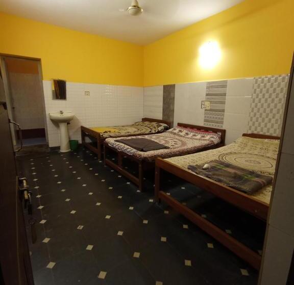 חדר סטנדרט לשלושה, Padmambika Lodge