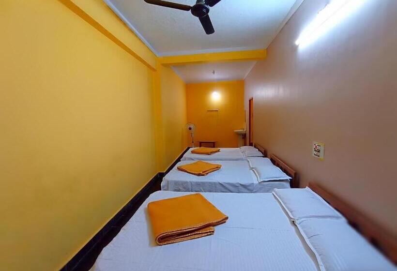 غرفة قياسية ثلاثية, Padmambika Lodge