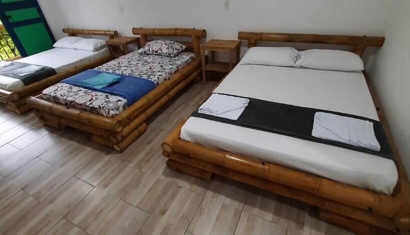 三人经典房间, Puerta Del Cafe