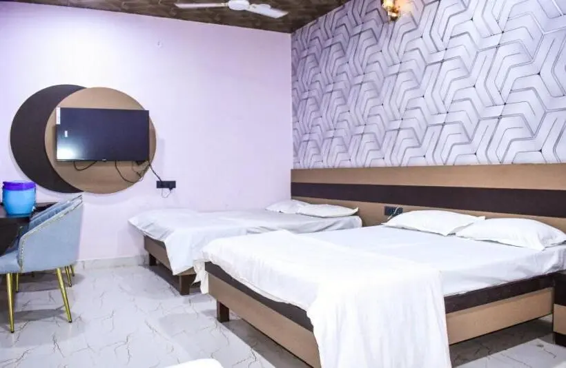 デラックスの４人部屋, Sparsh Canopy Resort