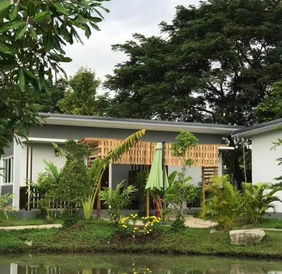 デラックストリプルルーム, Sripiamsuk Resort Bangkok